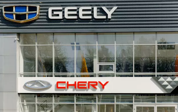 Автосалон Geely и Chery